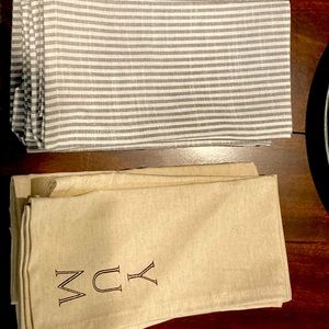 Table Runners & Cloth Napkins
